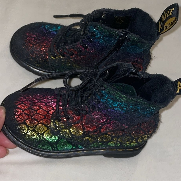 Preloved Kids Dr.Martens unisex size 9 - Picture 3 of 6